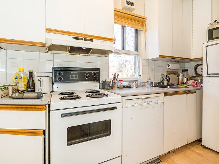 370 Brunswick Ave #B — Photo 6