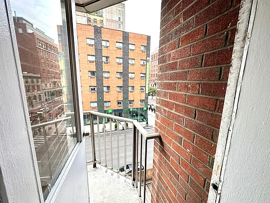 Rented by Batra Group Inc | media 9