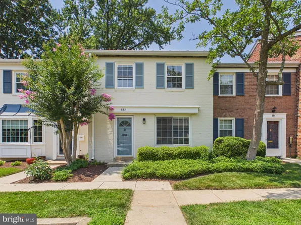 682 Azalea Dr #6, Rockville, MD 20850