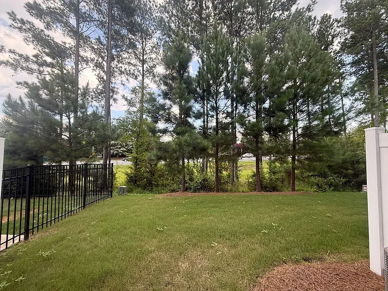 1424 Crest Creek Ct — Photo 11
