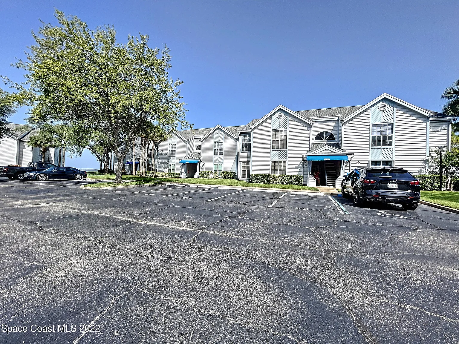 2 bed, 2.0 bath, 1002 sqft, $1,800 — Photo 2