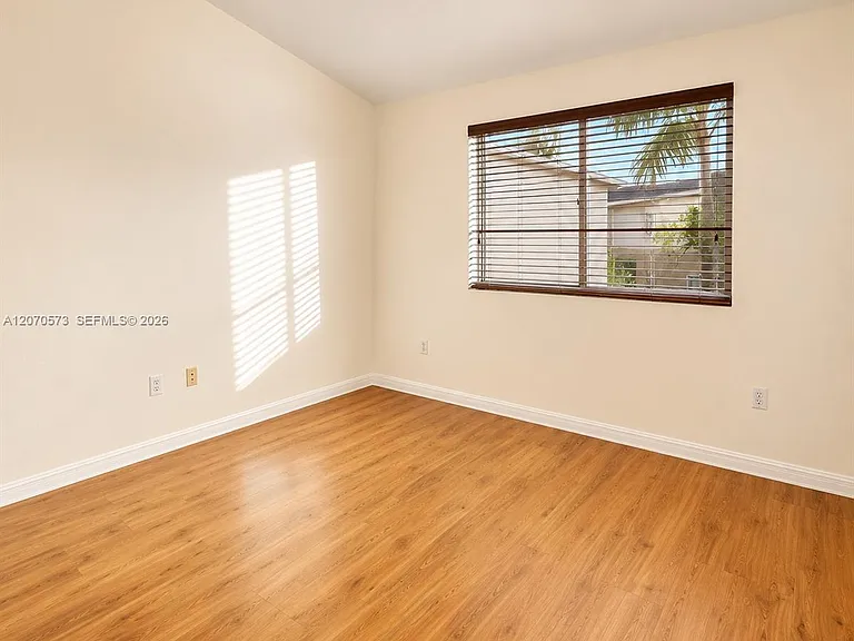 6235 Kendale Lakes Cir #239 — Photo 23