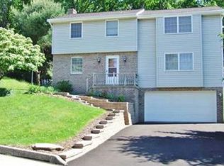 1135 Acorn Dr, Greensburg, PA 15601