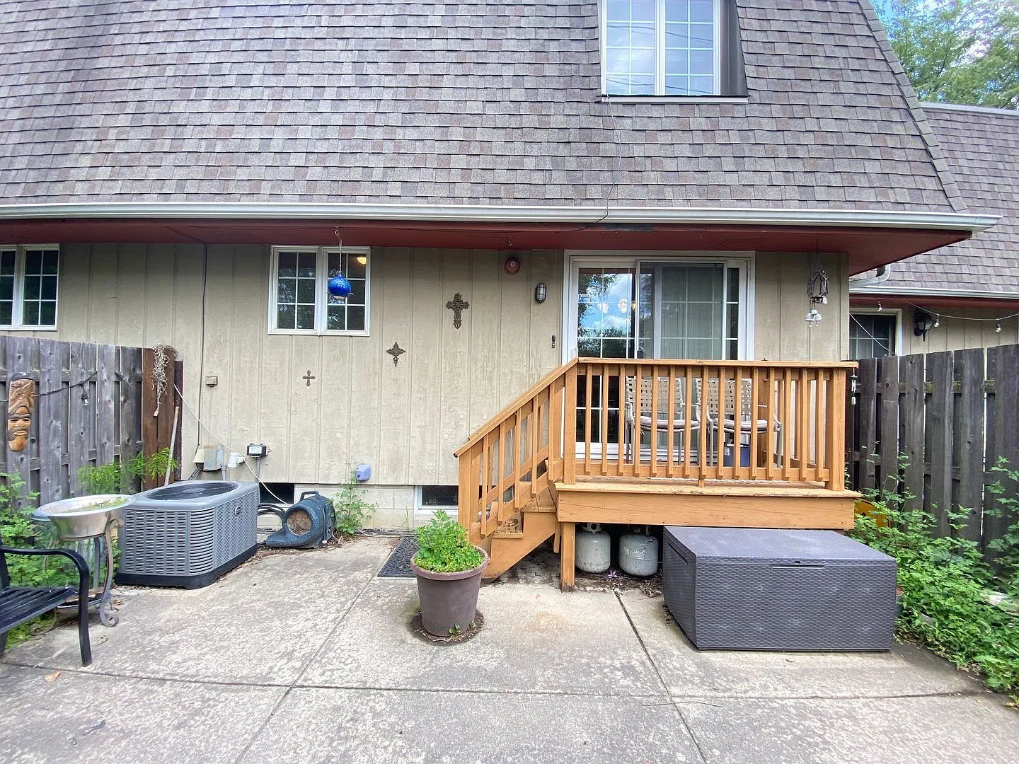Spacious and beautifully updated, this 2-bedroom, 1.5 bath 2 story 1250 ft. condo — Photo 3