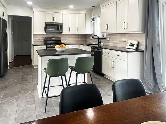 4th image of 9358 Marie Ct