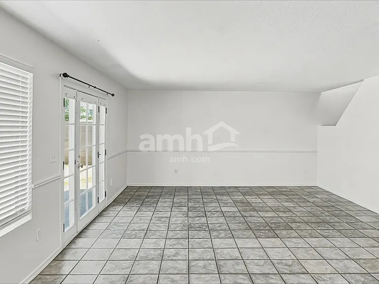 10440 W Colter St — Photo 6