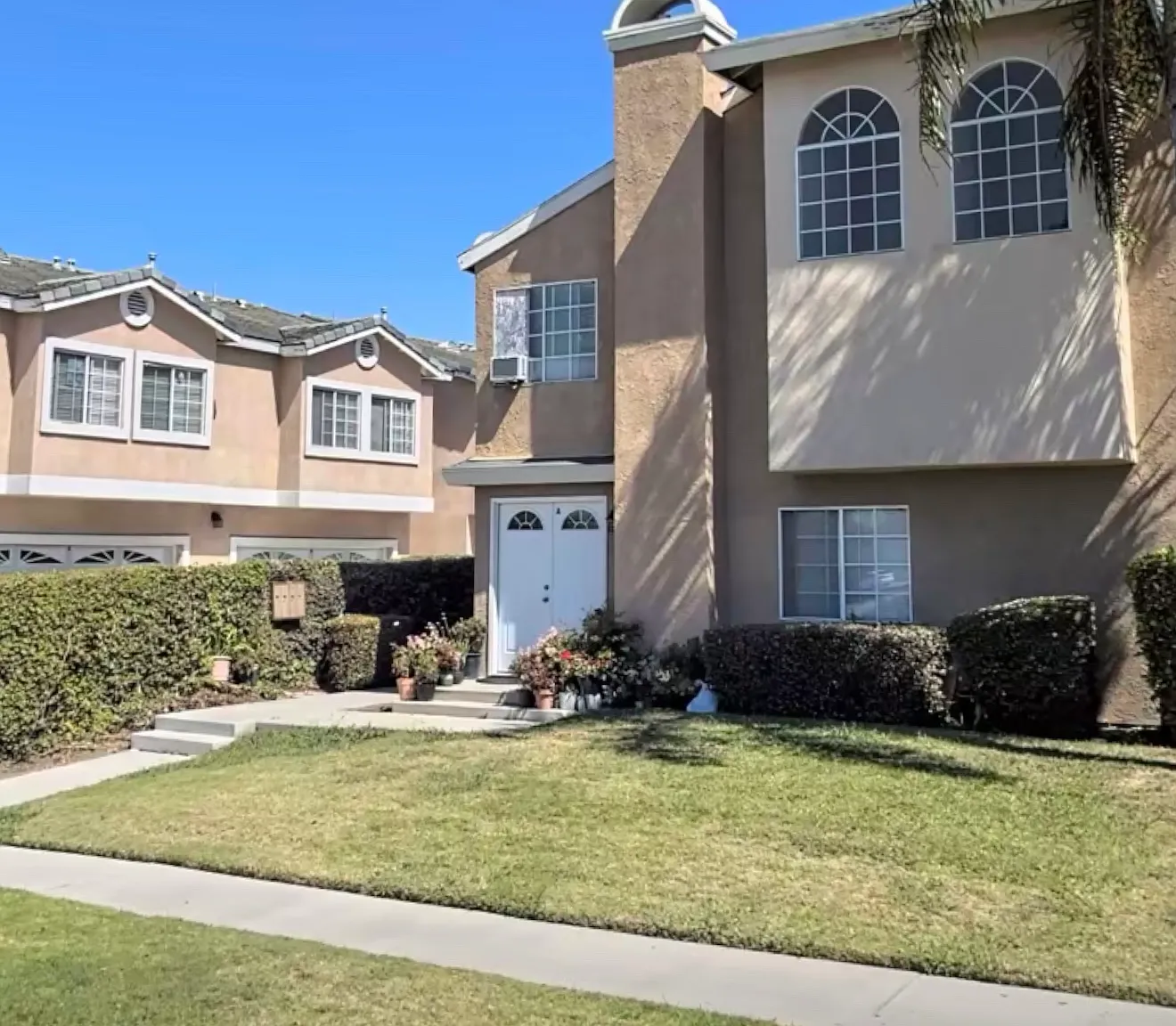 3 bed, 1300 sqft, $3,800 — Photo 1