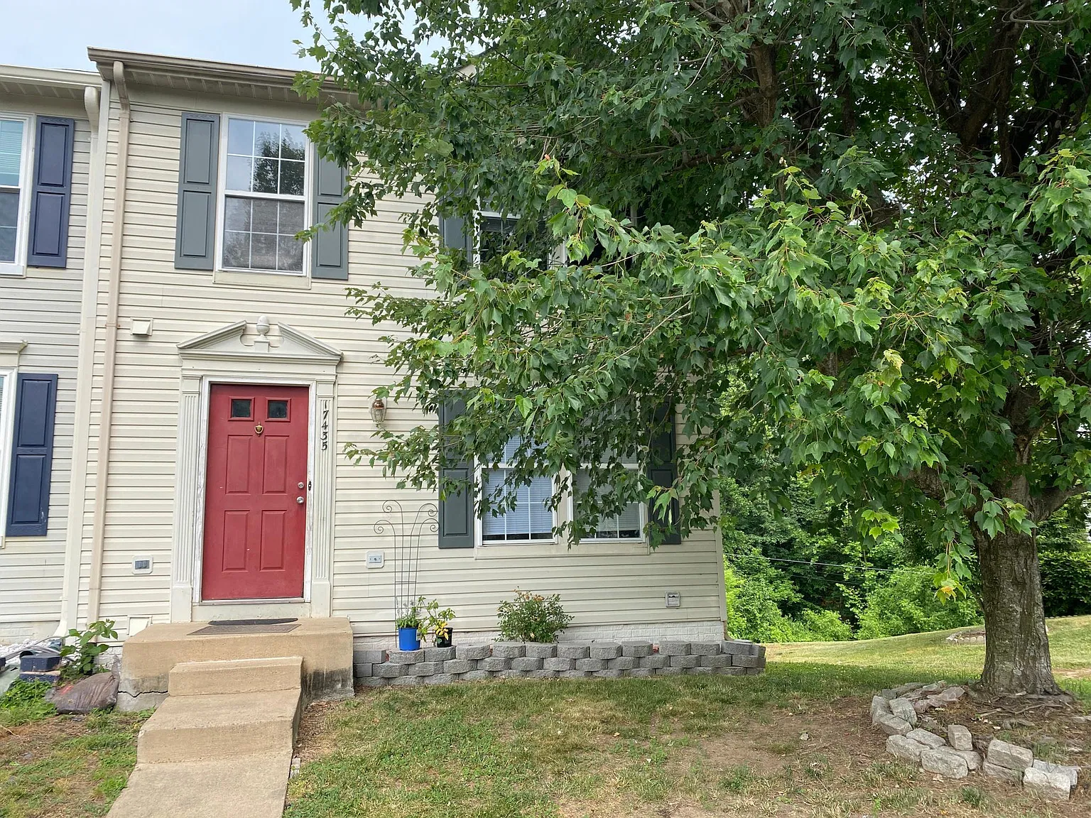 3 bed, 2.5 bath, 1920 sqft, $2,300 — Photo 1