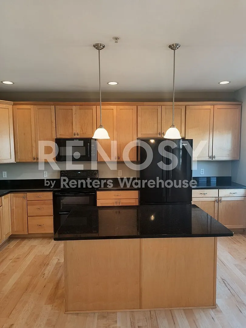 10/01/2026, 3 Bedrooms, 2.5 Bathrooms, Townhouse, Chanhassen, MN — Photo 4