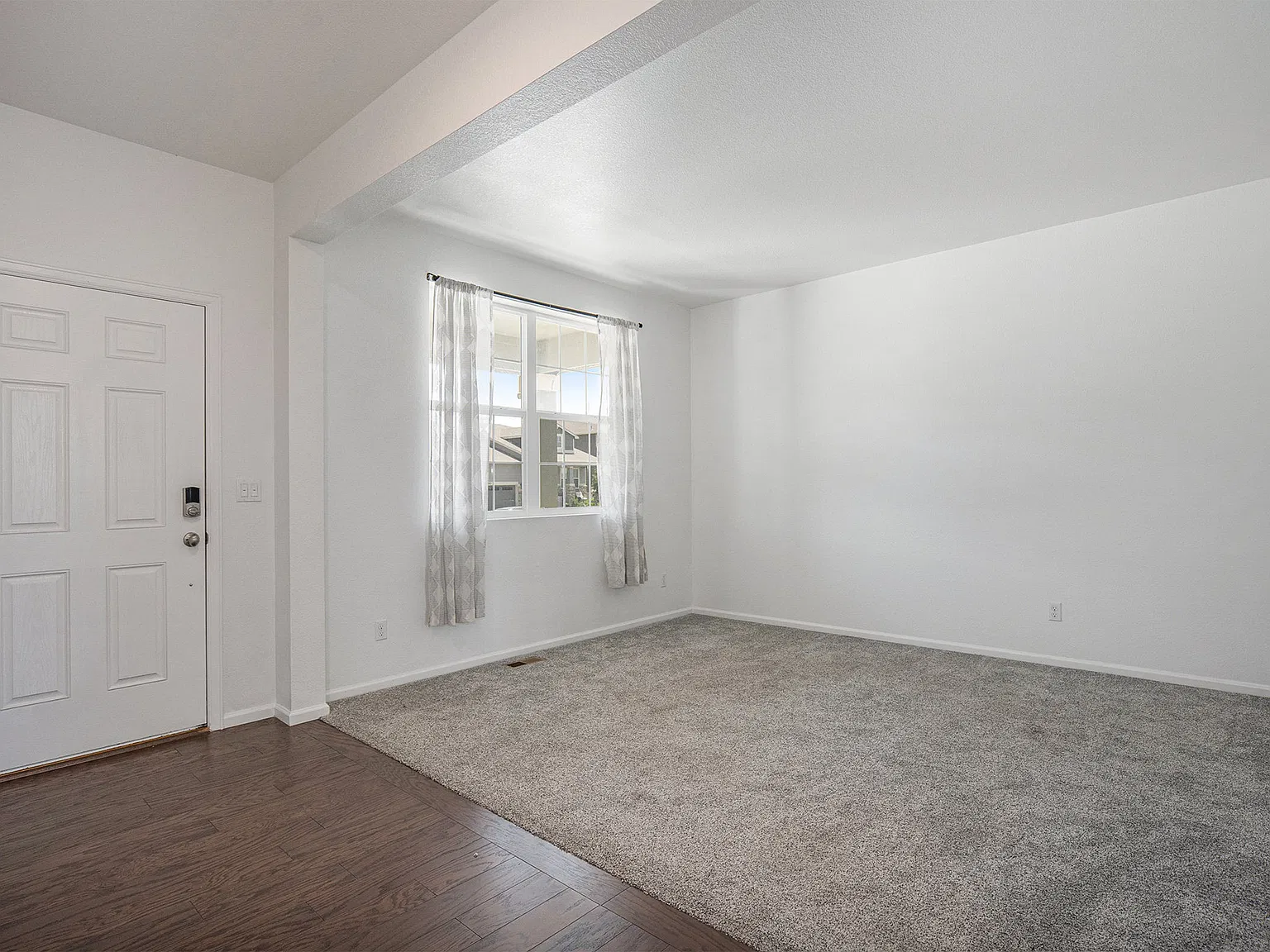 6 bed, 3.5 bath, 3733 sqft, $3,600 — Photo 4