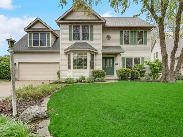 3204 Saddlebrook Xing, Valparaiso, IN 46383
