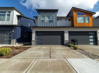 8715 NE 43rd Pl, Vancouver, WA 98665