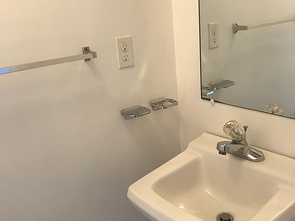 5th image of 362 Peabody Dr