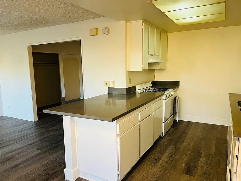 1200 S Sharon Cir #5 — Photo 6