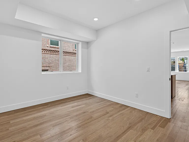 46 Hudson Ave #B — Photo 16