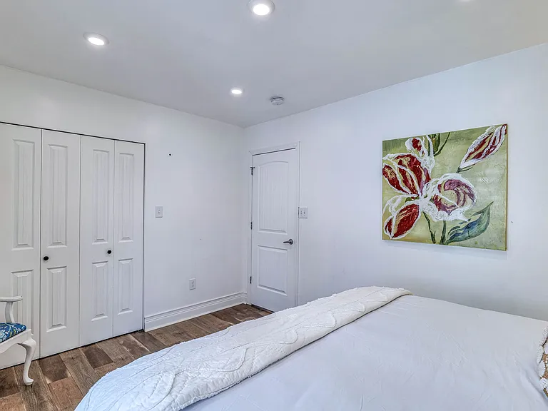 14 N Vassar Sq — Photo 22