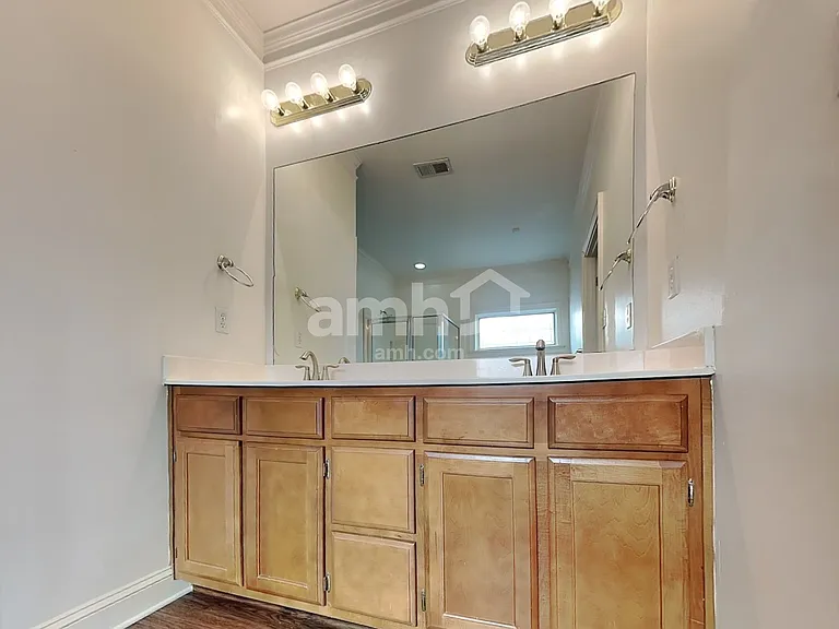 1015 Warwick Pl — Photo 11