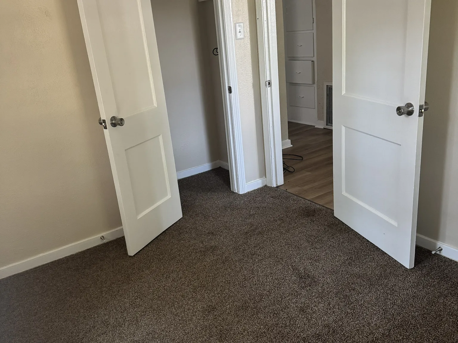 1403 Hosmer Street - 1 — Photo 3