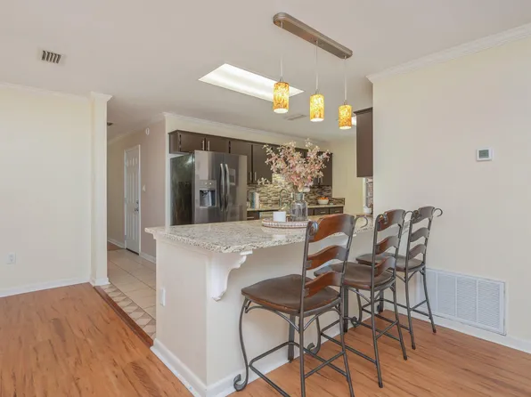 37 James Dr, Shalimar, FL 32579