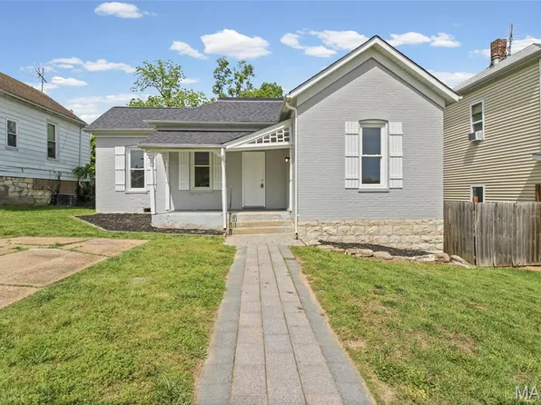 104 S 4th St, De Soto, MO 63020