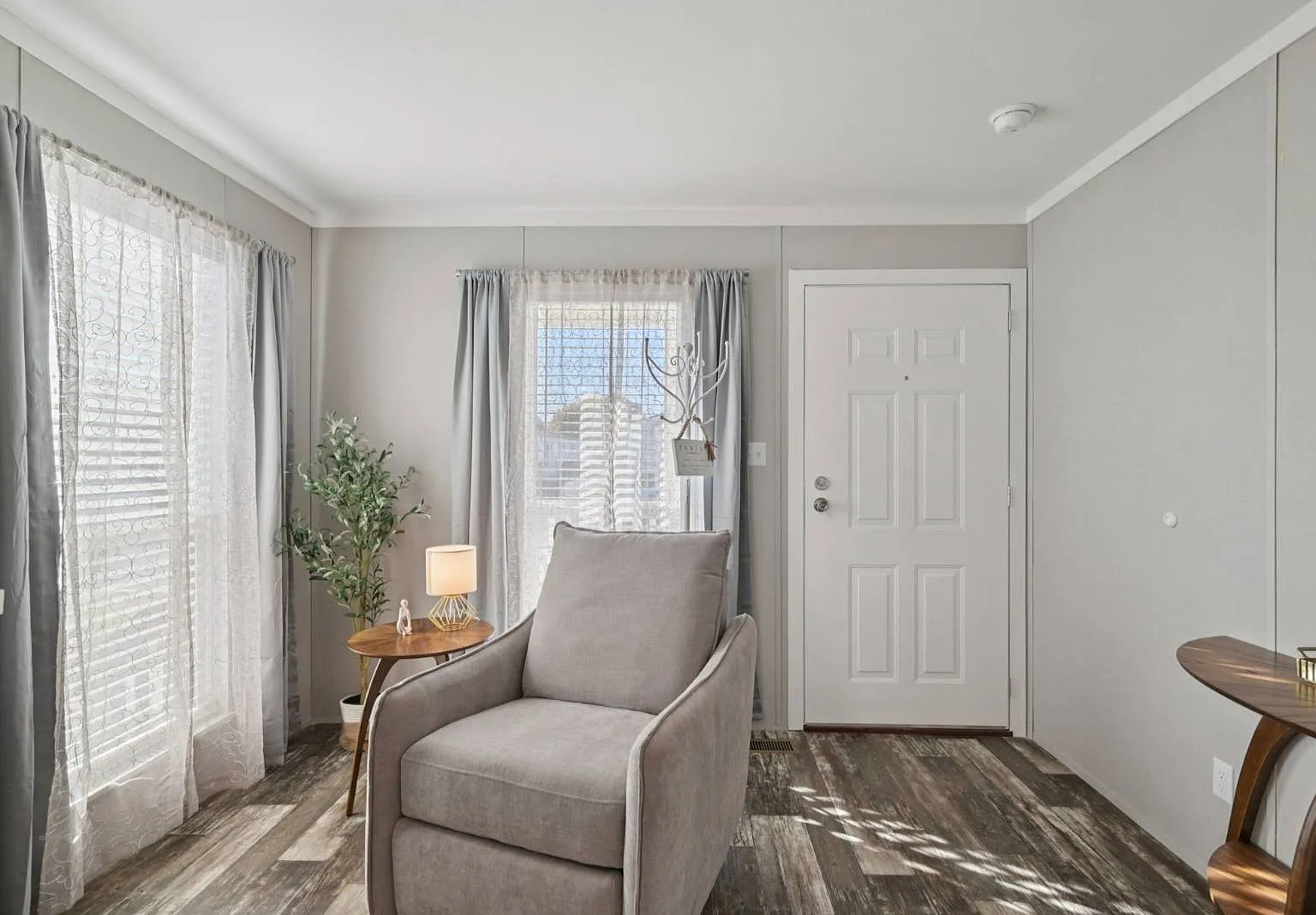 3 bed, 2.0 bath, $2,045 — Photo 4