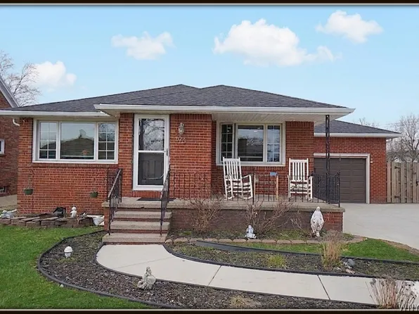 90 Brinker Rd, Lackawanna, NY 14218