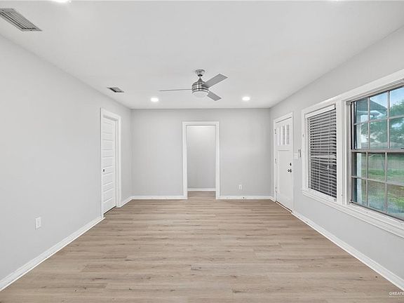 2nd image of 609 E Gore Ave