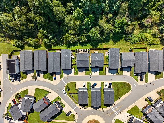 3rd image of 15 Greenly Ln