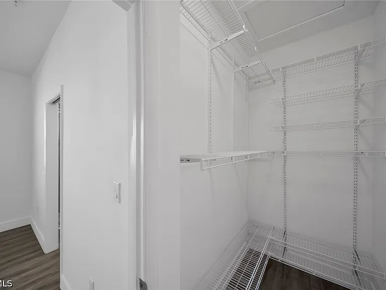 275 SW 4th St — Photo 15