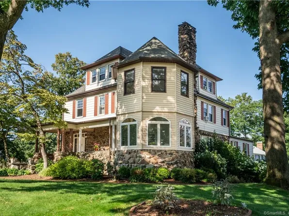216 Sedgwick Road, West Hartford, CT 06107