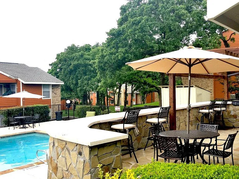 Bedford Oaks Apartments pool and patio