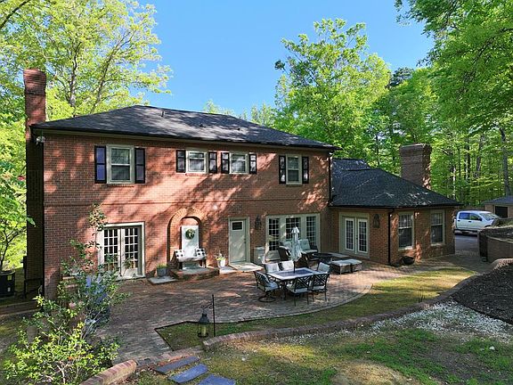 5th image of 33 Lake Heron Dr