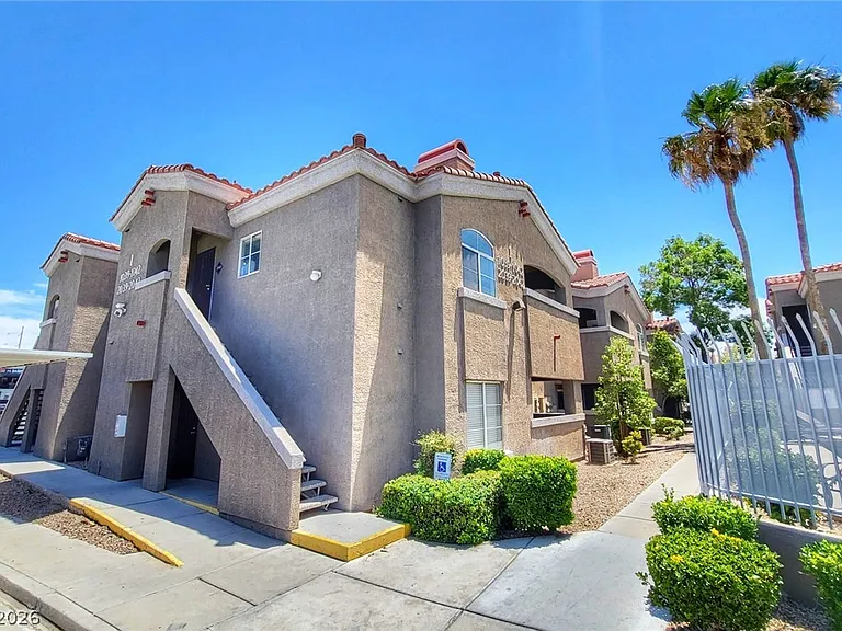 5525 W Flamingo Rd #2040 — Photo 1