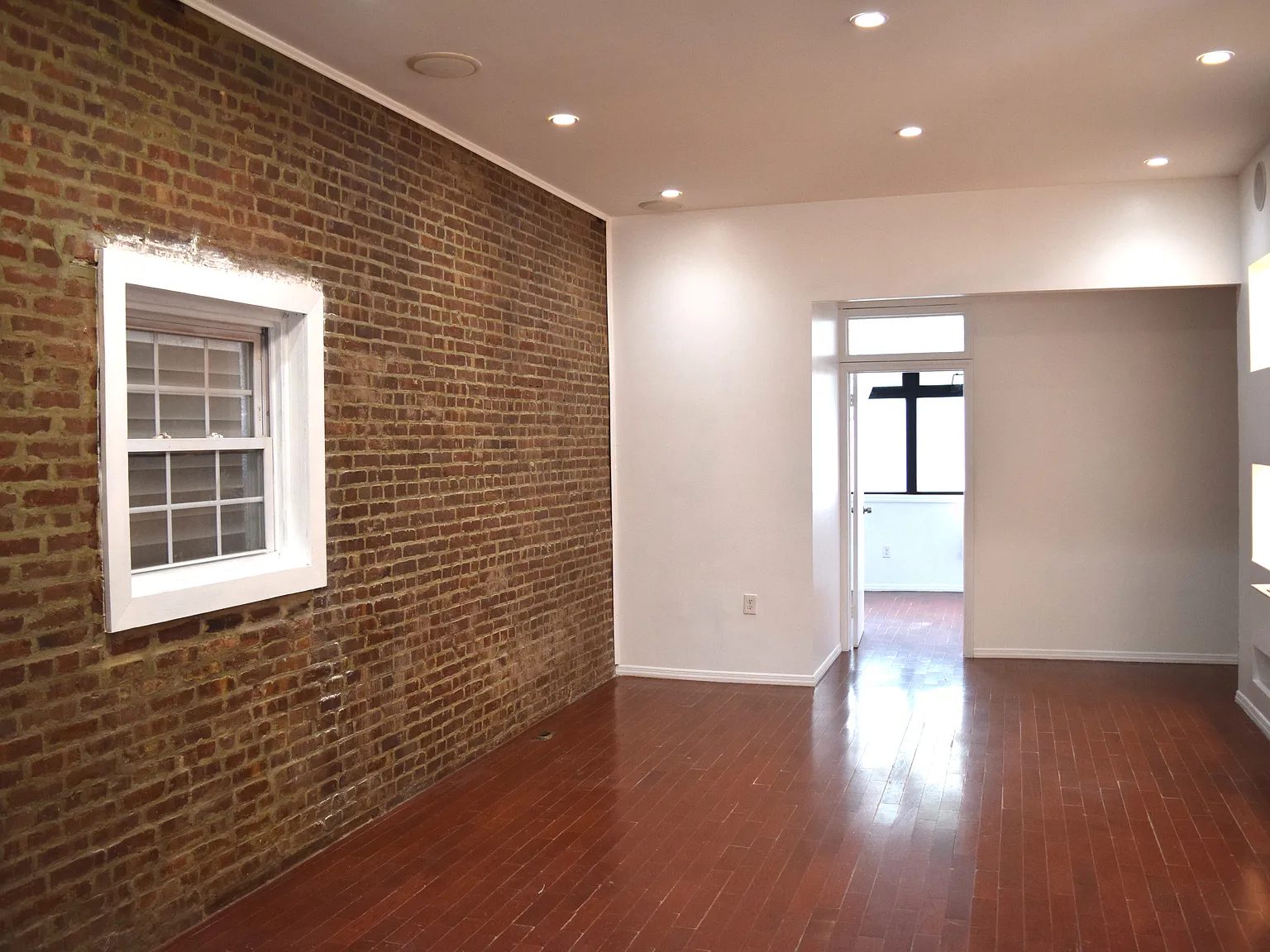 3 bed, 1400 sqft, $3,350 — Photo 2