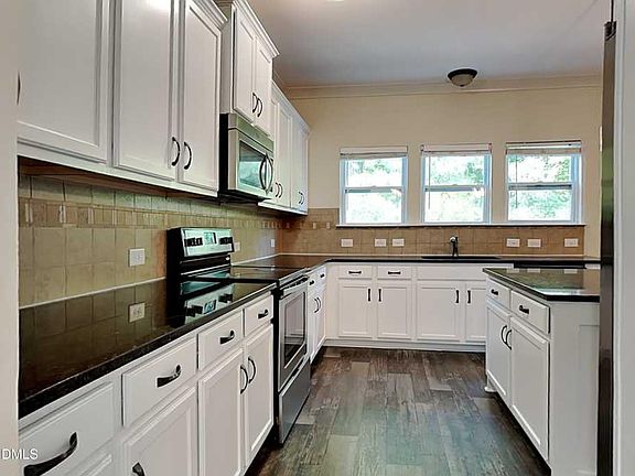 4th image of 150 Blakeford Dr