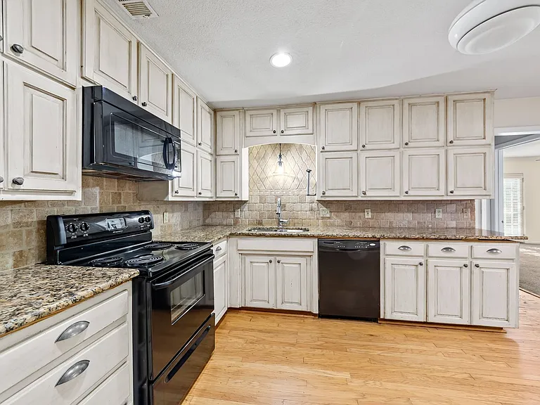 121 Lake Vis W — Photo 12