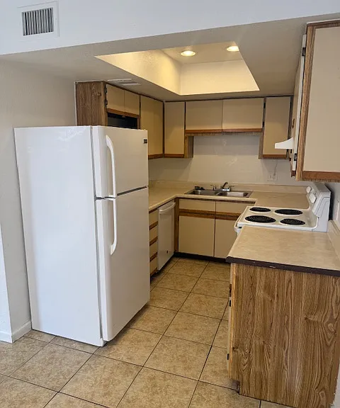 5115 N 22nd Ave #10 — Photo 8