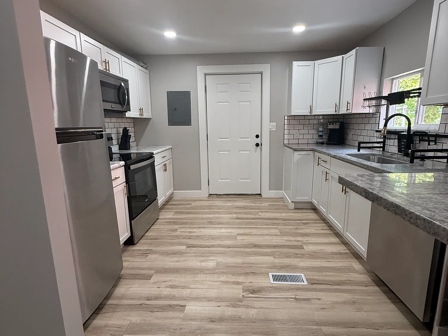2 bed, 1400 sqft, $1,600 — Photo 4