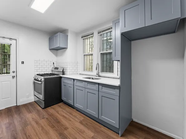 296 Pearsall Avenue image 6 of 18