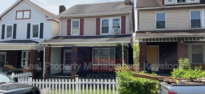 3 bed, 1.0 bath, 1584 sqft, $1,375 — Photo 2