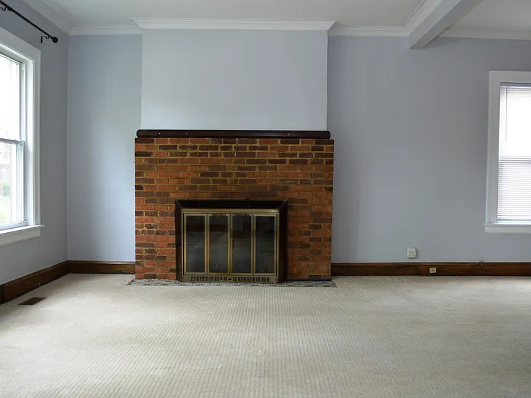1033 Hayes Ave — Photo 7