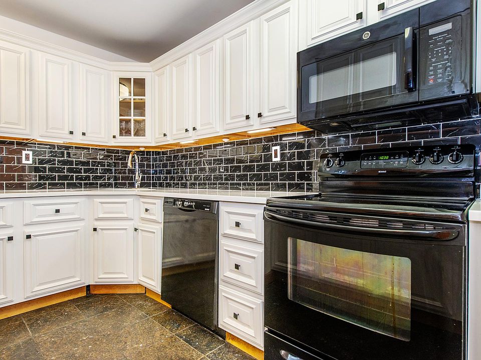 1st image of 111 Mulberry St APT 5