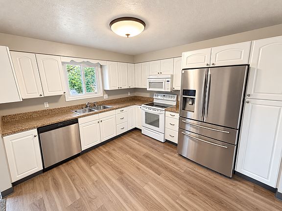 4th image of 11910 N Howard Ct