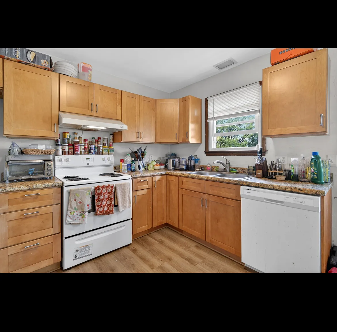 3 bed, 1200 sqft, $1,825 — Photo 3