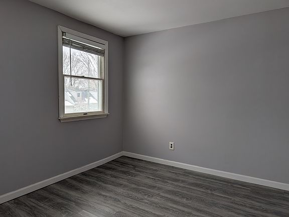 2nd image of 18 Bonnybill Dr #1