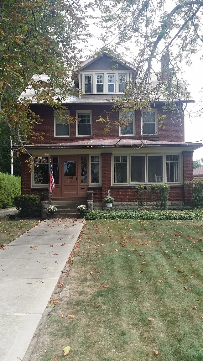 1115 N Wooster Ave photo 1