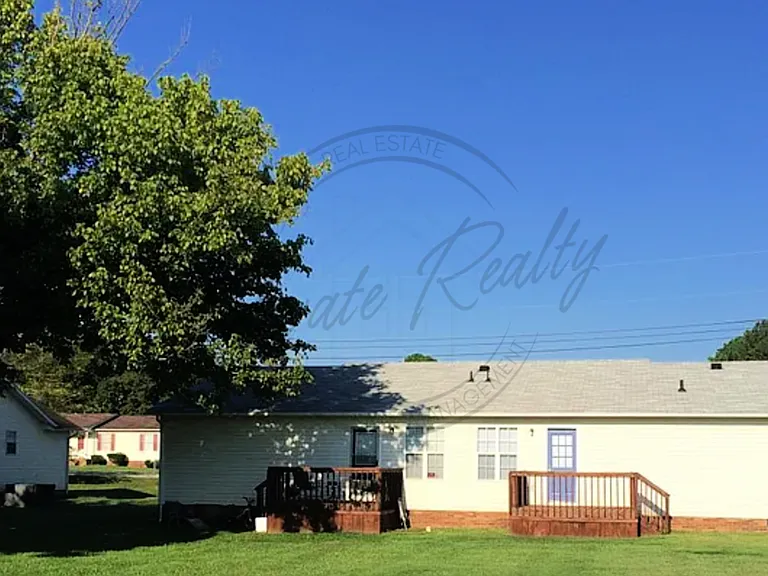 220 Nowlin Dr #B — Photo 2