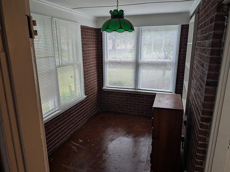 1215 Clarendon St — Photo 25