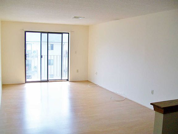5th image of 307A Amherst St Unit 13