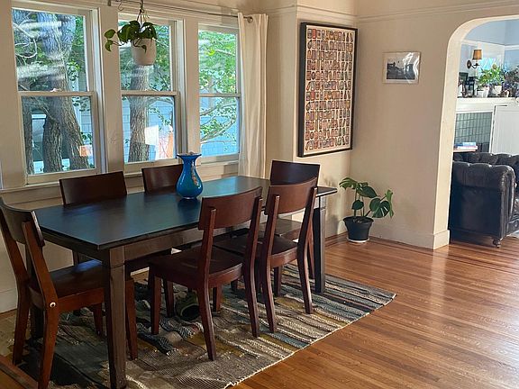 Dining room (dining set included if you'd like)